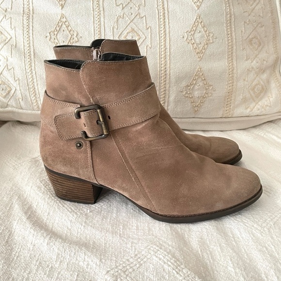 Paul Green Shoes - Paul Green Jano Moto Booties Beige Suede Buckle Chunky Heel Size 7, fit like 8.5